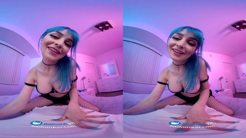 Egirl aux cheveux bleus super bandante adore vénérer ta grosse queue dans son trou mouillé en réalité virtuelle